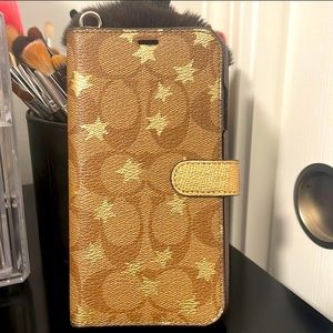 iPhones XS Max coach case, gold and brown.